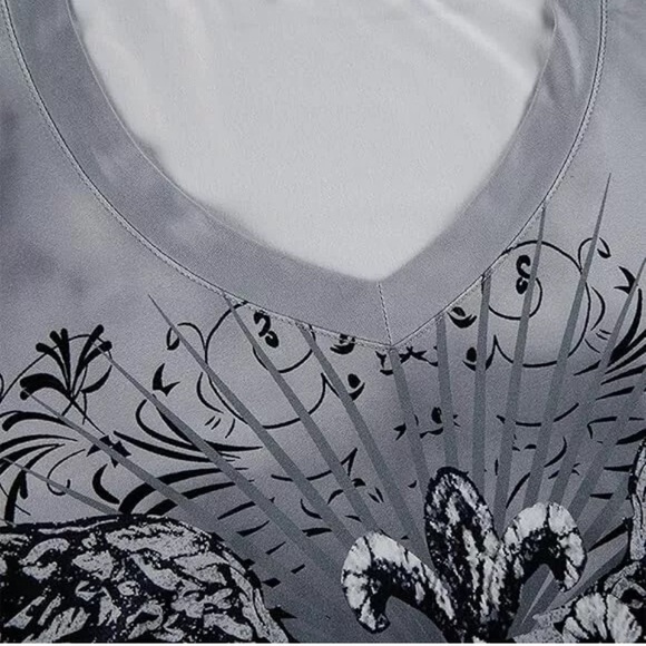 NWT Y2K Inspired Fleur De Lis Grunge Long Sleeve V Neck Shirt Graphic Top Small - Picture 8 of 9